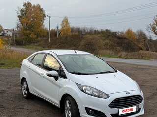 2016 Ford Fiesta Mk6 Рестайлинг, белый, 870000 рублей, вид 2