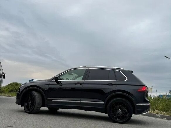 2017 Volkswagen Tiguan II, чёрный, 3440000 рублей - вид 23