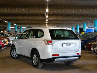 2014 Mitsubishi Outlander III Рестайлинг, белый, 1687000 рублей, вид 3