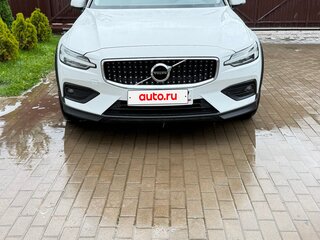 2019 Volvo V60 Cross Country II, белый, 2850000 рублей, вид 3