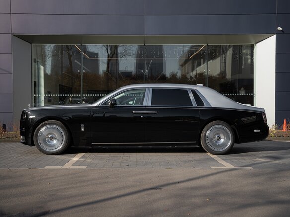 2026 Rolls-Royce Phantom Extended VIII Рестайлинг (Series II), чёрный, 86000000 рублей - вид 9