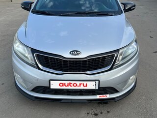 2013 Kia Rio 4-speed III, серебристый, 949999 рублей, вид 1