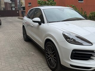 2020 Porsche Cayenne III, белый, 8650000 рублей, вид 3
