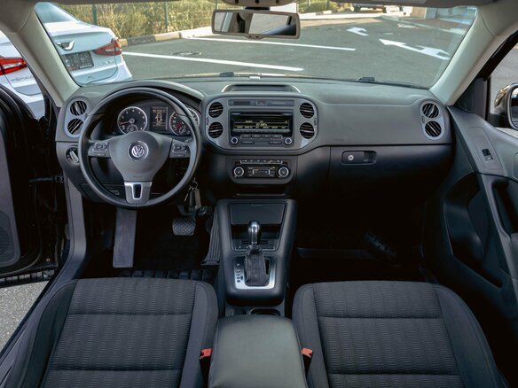 2012 Volkswagen Tiguan I Рестайлинг, чёрный, 1295000 рублей - вид 17