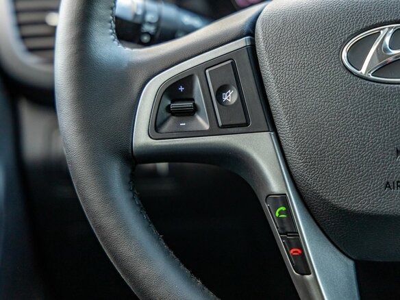 2015 Hyundai Solaris I Рестайлинг, белый, 1098000 рублей - вид 17