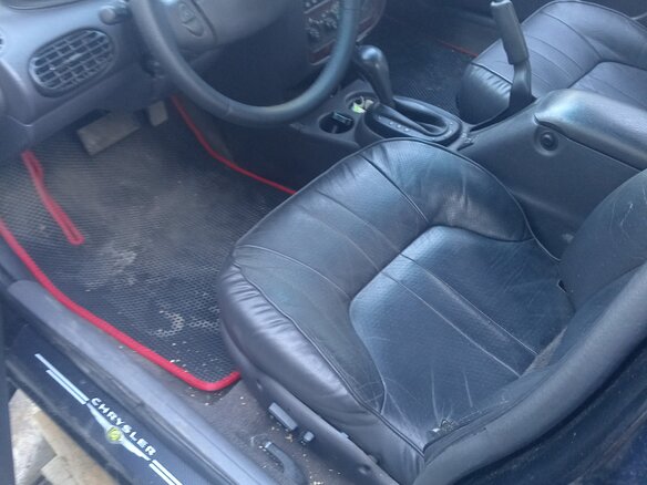 1998 Chrysler Stratus, чёрный, 350000 рублей - вид 9