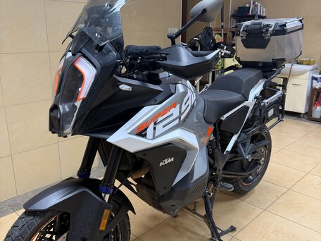 2023 KTM 1290 Super Adventure S, серый, 1790000 рублей, вид 5