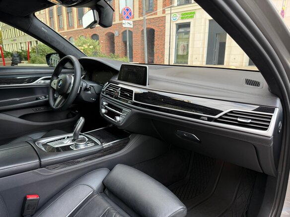 2020 BMW 7 серии 740d xDrive VI (G11/G12) Рестайлинг, серый, 6200000 рублей - вид 8