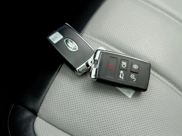 2023 Land Rover Range Rover Evoque II, серый, 2535000 рублей - вид 13