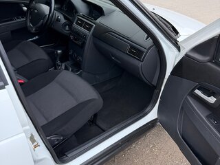 2017 Lada (ВАЗ) Priora I Рестайлинг, белый, 645000 рублей, вид 5