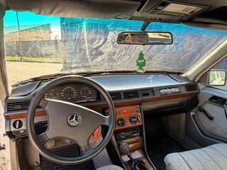 1992 Mercedes-Benz E-Класс 220 I (W124), белый, 200000 рублей, вид 4