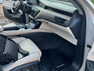 2019 Audi e-tron 55 I, белый, 4000000 рублей, вид 4
