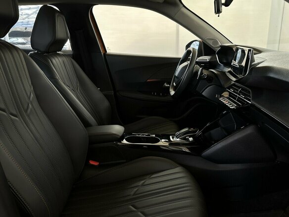 2023 Peugeot 2008 II, оранжевый, 2299000 рублей - вид 12