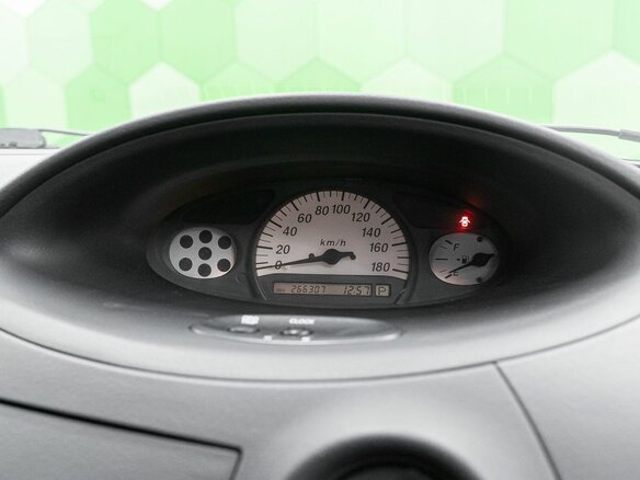 2003 Toyota Vitz I (P10), белый - вид 15
