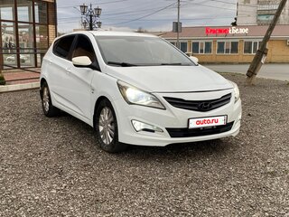 2015 Hyundai Solaris I Рестайлинг, белый, 700000 рублей, вид 4