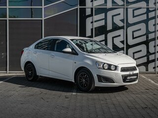 2013 Chevrolet Aveo II, белый, 650000 рублей, вид 1
