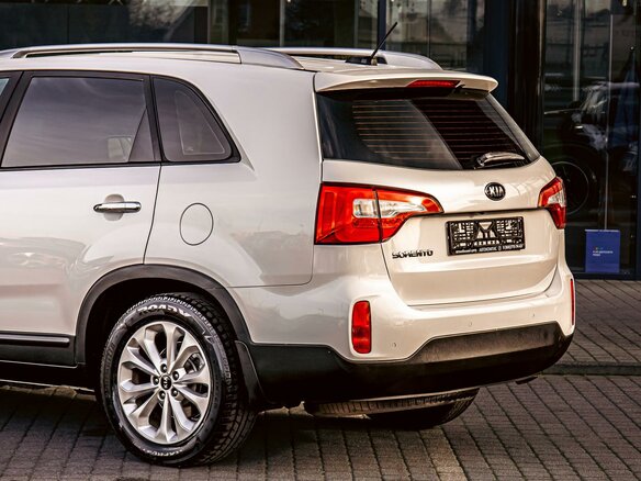 2017 Kia Sorento II Рестайлинг, белый, 1755000 рублей - вид 9