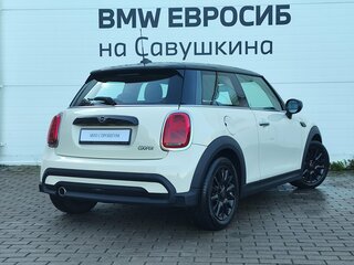 2021 Mini Hatch Cooper III (F55/F56) Рестайлинг 2, белый, 2765000 рублей, вид 2