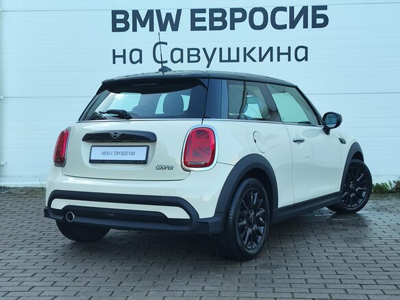 2021 Mini Hatch Cooper III (F55/F56) Рестайлинг 2, белый, 2765000 рублей - вид 1