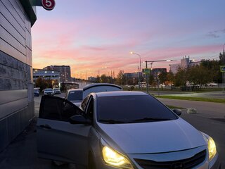 2015 Hyundai Solaris I Рестайлинг, жёлтый, 550000 рублей, вид 4