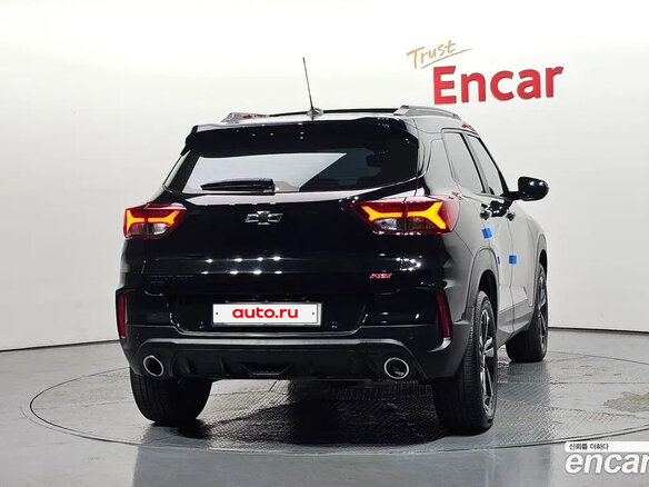 2022 Chevrolet TrailBlazer III, чёрный, 2630000 рублей - вид 3