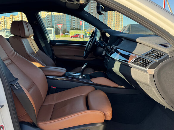 2011 BMW X6 35i 8-speed I (E71), белый, 2400000 рублей - вид 9