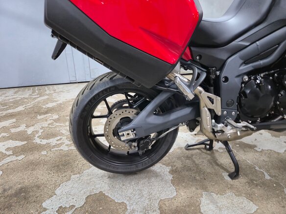 2012 Triumph Tiger 1050, красный - вид 12