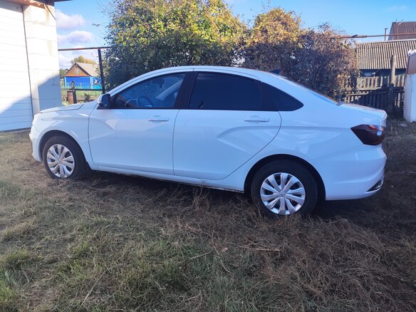 2024 Lada (ВАЗ) Vesta I Рестайлинг (NG), белый, 1420000 рублей - вид 3