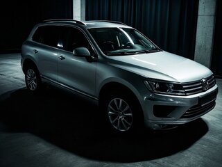 2015 Volkswagen Touareg II Рестайлинг, серебристый, 2280000 рублей, вид 2