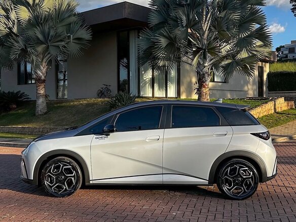 2024 BYD Dolphin 44.9 kWh I, серебристый, 1500000 рублей - вид 3