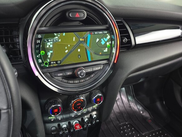 2018 Mini Hatch Cooper III (F55/F56) Рестайлинг, синий, 1360000 рублей - вид 12