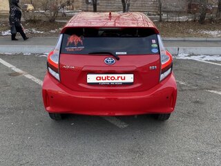 2017 Toyota Aqua I Рестайлинг 2, красный, 900000 рублей, вид 5