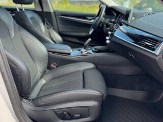 2017 BMW 5 серии 520i VII (G30/G31/G38), белый, 2300000 рублей, вид 4