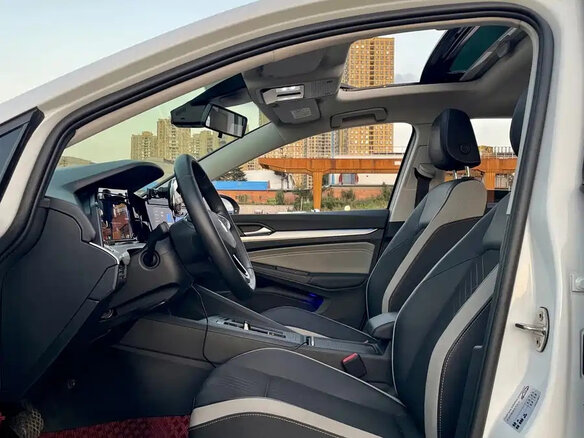 2023 Volkswagen Golf VIII, белый, 1780000 рублей - вид 5