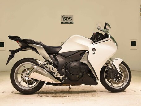 2010 Honda VFR 1200, белый, 777000 рублей, вид 2