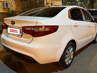 2013 Kia Rio III, белый, 650000 рублей, вид 3