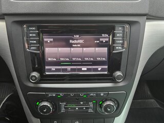 2017 Skoda Yeti I Рестайлинг, бежевый, 1800000 рублей, вид 2