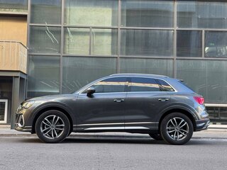 2022 Audi Q3 35 TFSI II (F3), серый, 2350000 рублей, вид 3