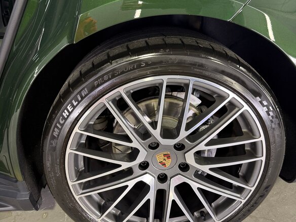 2024 Porsche Panamera 4 III, зелёный, 19000000 рублей - вид 11