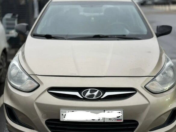2013 Hyundai Solaris I, золотистый, 530000 рублей - вид 2