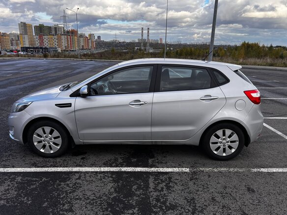 2012 Kia Rio 4-speed III, серый, 850000 рублей - вид 6