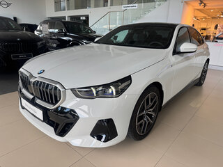 2025 BMW 5 серии 523d VIII (G60/G61/G68), белый, 7650000 рублей, вид 2
