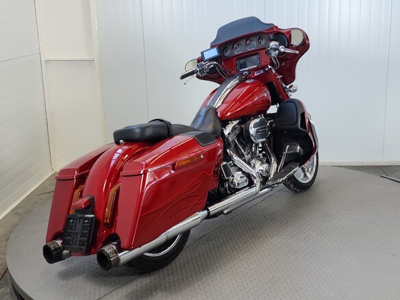 2016 Harley-Davidson CVO Street Glide, красный, 1569000 рублей - вид 7