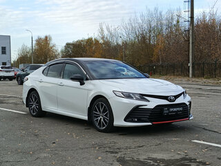 2021 Toyota Camry VIII (XV70) Рестайлинг, белый, 3300000 рублей, вид 3