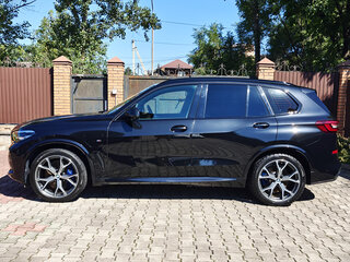 2020 BMW X5 45e IV (G05/G18), чёрный, 6700000 рублей, вид 2