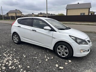 2014 Hyundai Solaris I Рестайлинг, белый, 560000 рублей, вид 3