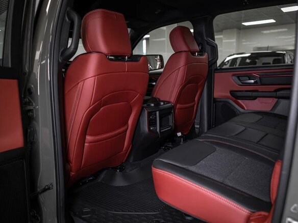2025 Ram 1500 Crew Cab V Рестайлинг, зелёный, 8490000 рублей - вид 17