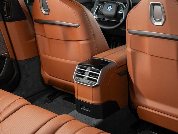 2026 BMW 7 серии 740 xDrive VII (G70) Рестайлинг, серый, 23990000 рублей - вид 25
