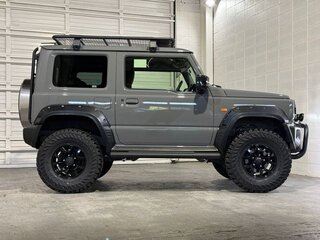 2023 Suzuki Jimny Sierra IV, серебристый, 1576911 рублей, вид 2