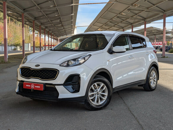 2019 Kia Sportage IV Рестайлинг, белый, 1794900 рублей - вид 3